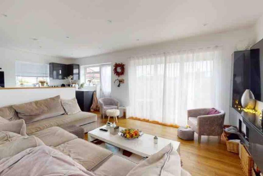 Love Lancing By The Sea With Optional Large Hot Tub Sleeps Up To 8 & Free Parking Vila Exterior foto