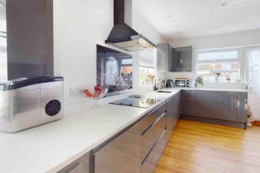 Love Lancing By The Sea With Optional Large Hot Tub Sleeps Up To 8 & Free Parking Vila Exterior foto