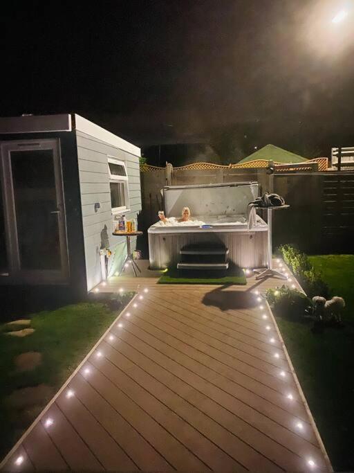 Love Lancing By The Sea With Optional Large Hot Tub Sleeps Up To 8 & Free Parking Vila Exterior foto