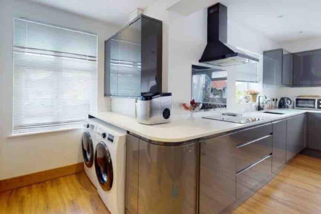 Love Lancing By The Sea With Optional Large Hot Tub Sleeps Up To 8 & Free Parking Vila Exterior foto