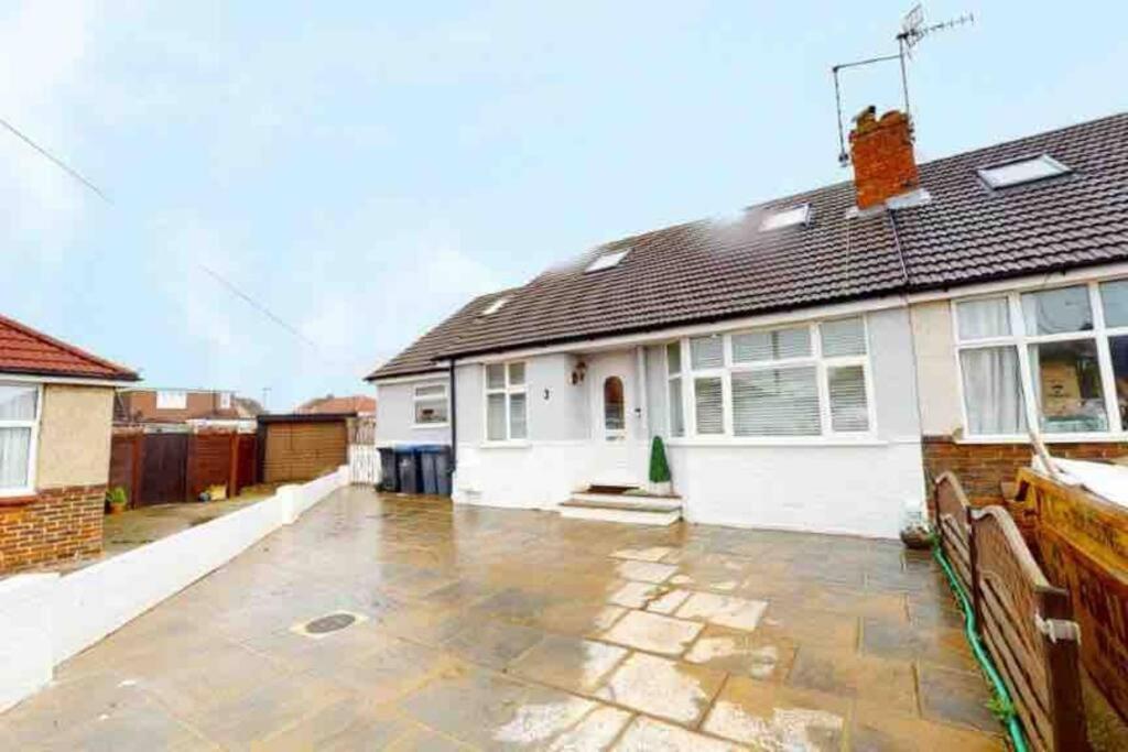 Love Lancing By The Sea With Optional Large Hot Tub Sleeps Up To 8 & Free Parking Vila Exterior foto